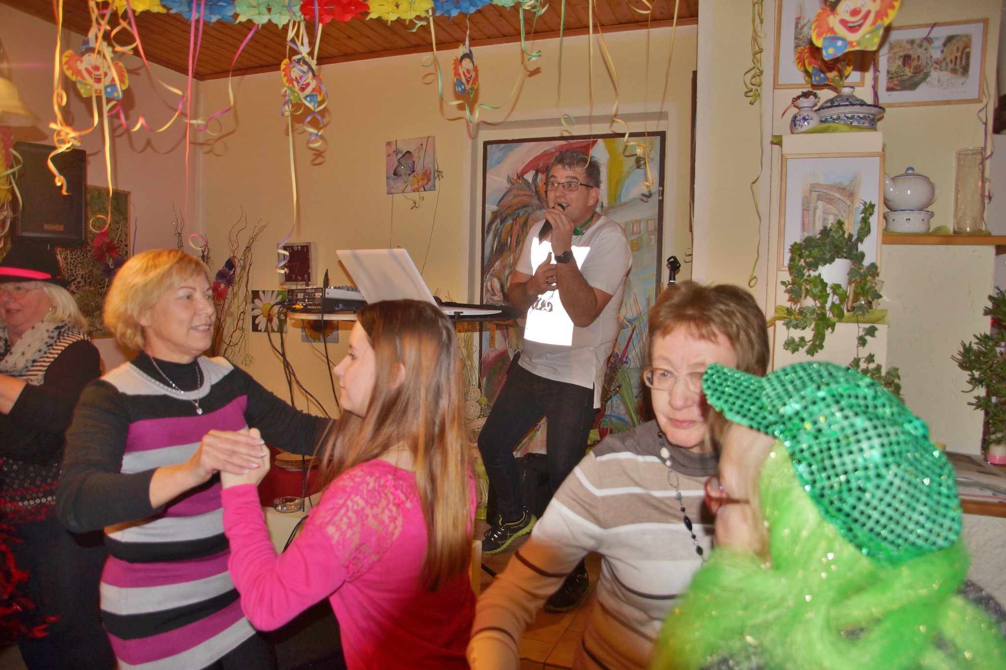 Es ist ungewiss, wann es wieder mglich sein wird, mit euch gemeinsam einen Abend im selben Raum zu verbringen. So sehr wir diese Abende mit euch Slow Dating Events Vienna - Events fr Singles
