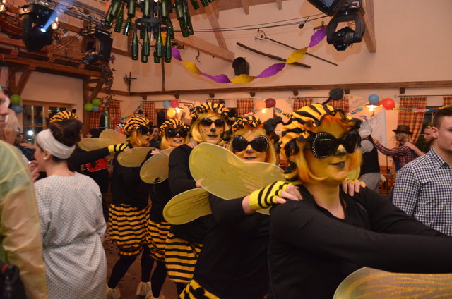 Traditionell auch die Polonaise durch den Severinhof.
