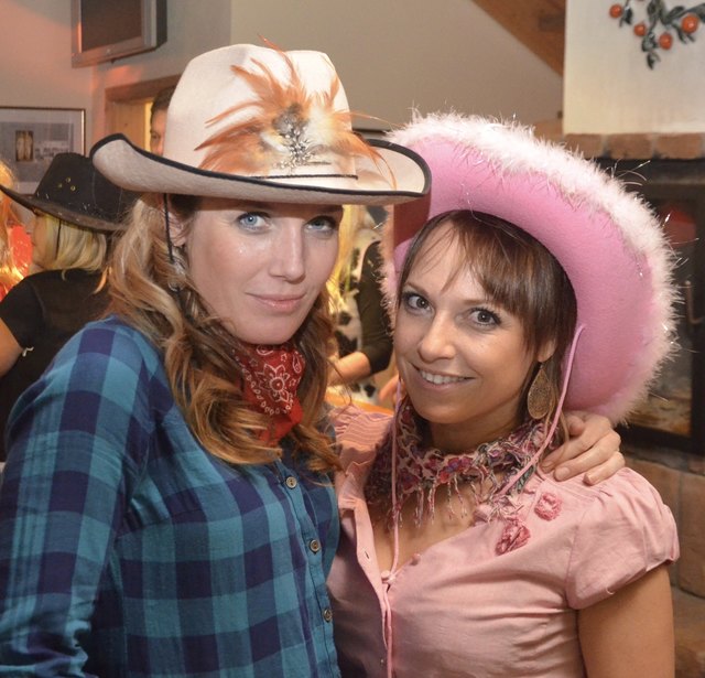 Cowgirls unter sich, diesmal ohne Lasso.