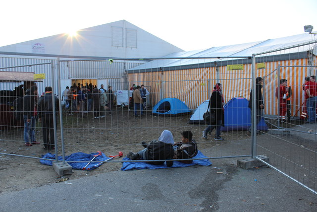 Rund 80.000 Transitflüchtlinge wurden im Flüchtlingszelt in Schärding versorgt – nun wurden die Kosten dafür bekannt.