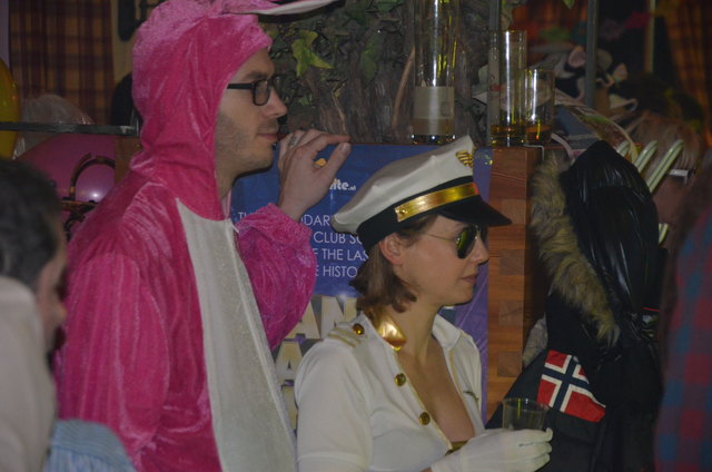 Jürgen und Daniela: Hase und kesser Kapitän.