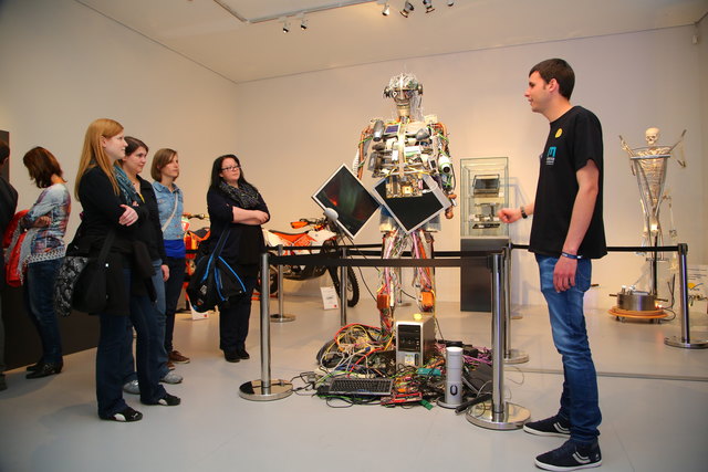 Die Ausstellung der Montanuni Leoben "Rohstoffe sind Zukunft" wartet mit vielen spannenden Versuchsstationen auf. | Foto: Montanuni Leoben