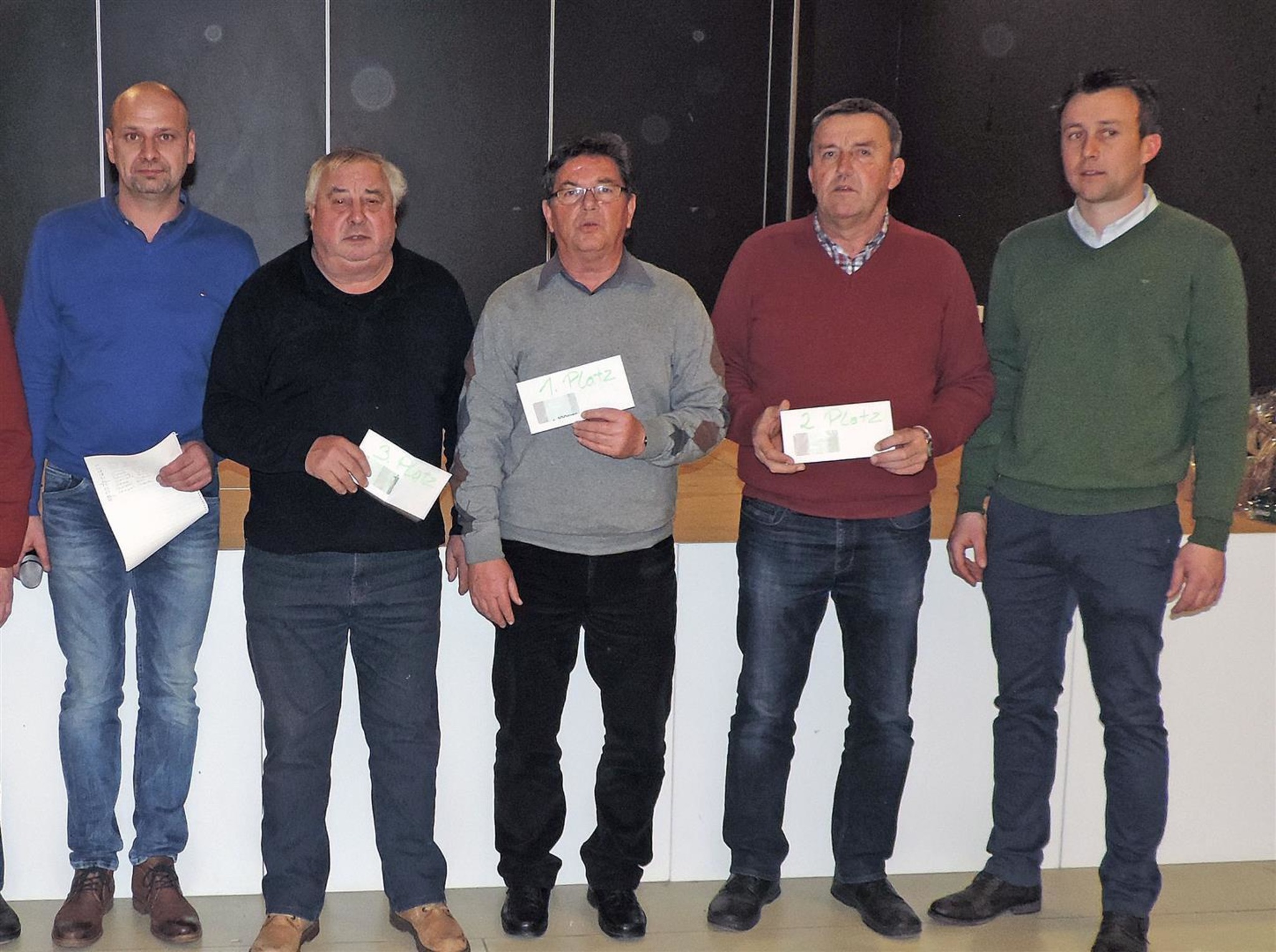 TUS St. Veit am Vogau Fußballschuhe mit Schnapskarten getauscht