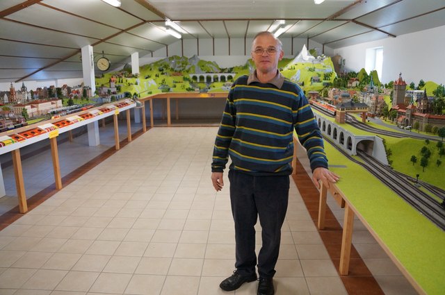 Karl Trummer verbringt jede freie Minute mit seiner Riesenmodellbahnanlage.