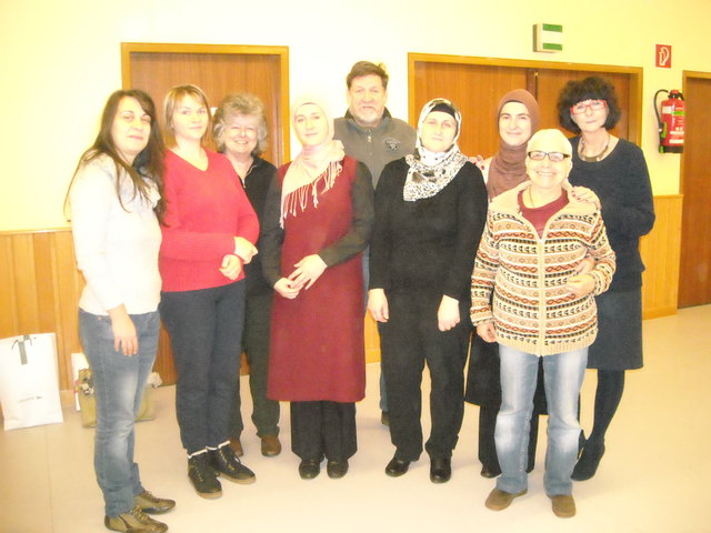 Der letzte Kurs in Strasshof: Wolfdieter Hufnagl und Evelyne Hufnagl sowieHeidemarie Danke mit den Kursteilnehmerinnen. | Foto: privat