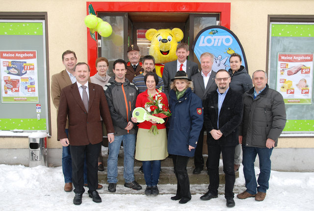 Elmar Ruth, Bgm. Johann Hofbauer, Maria Zant, Werner Gutmann, Franz Maierhofer, Franz Wagner, Andrea Wagner, Andreas Blauensteiner, Regina Kolm, Leopold Siedl, Tomasz Tomski, Sonja Steurer und Vzbgm. Franz Wagesreither (v.l.). | Foto: Kastner