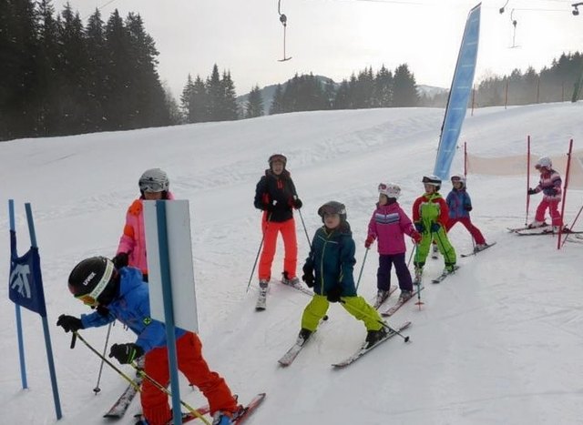 An verschiedenen Stationen und an den Liften im Skigebiet wurde fleißig geübt.
