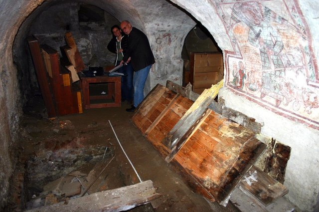 Blick in die enge, bis dato verwahrloste Jesuitenkammer | Foto: Axel Huber