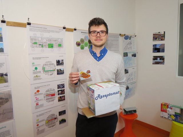 Der Rezeptomat von Christian Andronic liefert auf Knopfdruck ein Rezept samt Einkaufliste und Einkaufsorte in Zwischenbrücken.