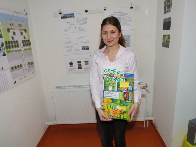 Mit dem Green Robot werden Samenbomben geliefert, die zu einer Begrünung der Grätzel beitragen.