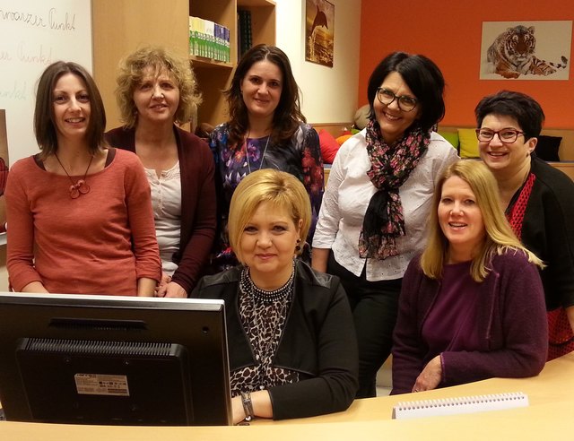 Emmanuelle Gravier-Berger, Hildegund Reithofer, Eva Krenn, Monika Mautz (sitzend), Eva Burghofer, Whitney Mayrhofer, Cornelia Wagner-Sturm.