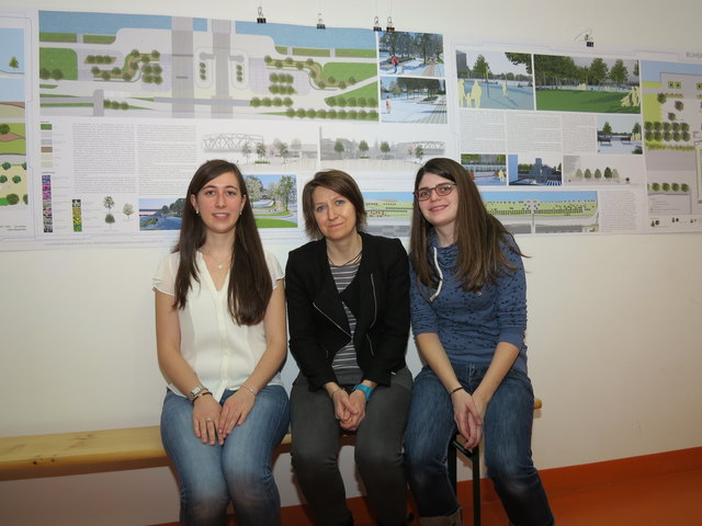 Sitzen und auf das Wasser schauen kann man beim Entwurf von Marion Tatzber, Caren Hanreich und Julia Kleedorfer.