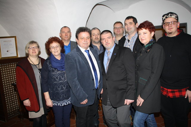 Franz Schlögl und Manfred Safaric (Bildmitte) sehen sich mit ihrem Team als Heimatpartei.