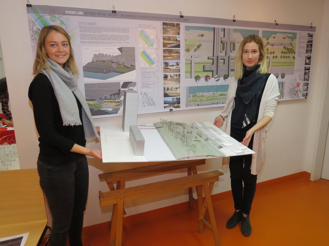 Anna Stöger und Judith Merl wollen die Grenze zwischen Wasser und Land in ihrem Entwurf aufbrechen.