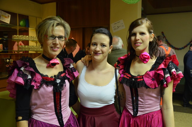 Helga und Steffi Glanzer mit Nadine Steinwender (Mitte)