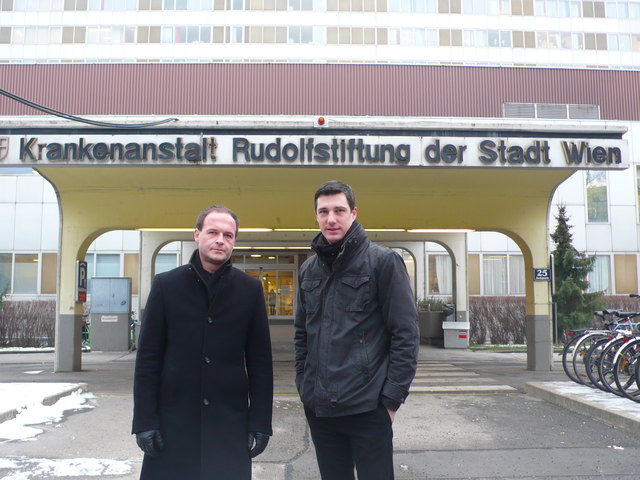 Wollen weitere Gerüchte um die Rudolfstiftung verhindern: Die ÖVP-Bezirkspolitiker Markus Benesch und Georg Keri (r.). | Foto: ÖVP