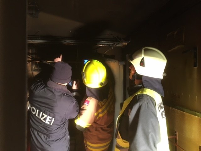 Mit zwei Atemschutztrupps konnte der Brand schnell unter Kontrolle gebracht werden. | Foto: FF