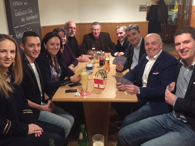 Veronika Kiss, Tobias Wukitsch, Michaela Resetar, Elisabeth Kaiser, Michael Kaiser, Hans Hadek, Ludwig Frauer, Walter Temmel, Georg Rosner und Stefan Rath waren beim Schnapsen dabei. | Foto: ÖVP Oberwart