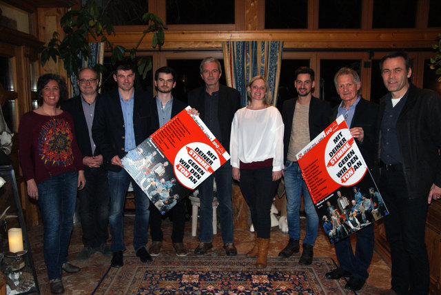 SPÖ-Spitzenkandidat Vizebgm. Manfred Jenewein (5. v. l.) präsentierte die Liste für die Gemeinderatswahl.