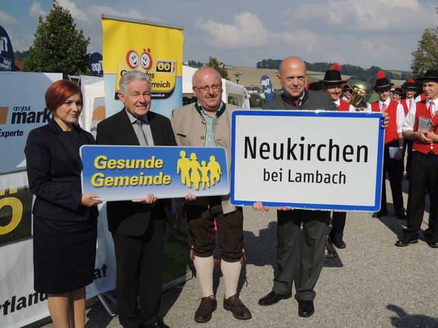 Der Gemeinde Neukirchen bei Lambach wurde 2014 die Gesunde Gemeinde-Ortstafel verliehen.