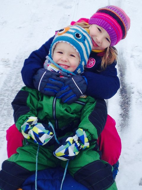 Zoey und Gabriel lieben Schnee!!