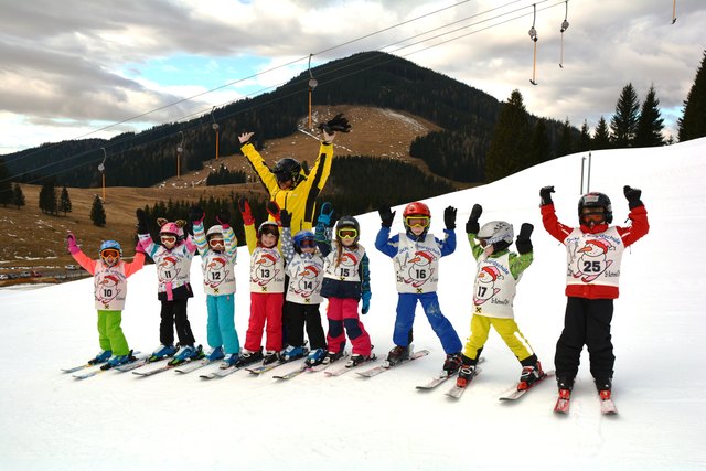 Viel Spaß hatten die Kids beim Skikurs auf der Sommeralm. | Foto: Pfarrkindergarten Weiz