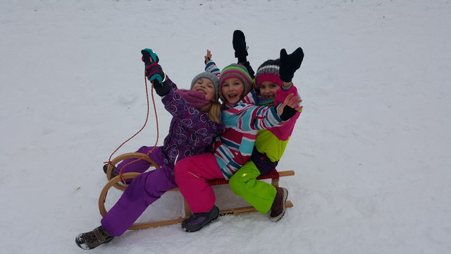 Lea, Ilvie & Lina haben Spaß auf der Wiesener Schiwiese!