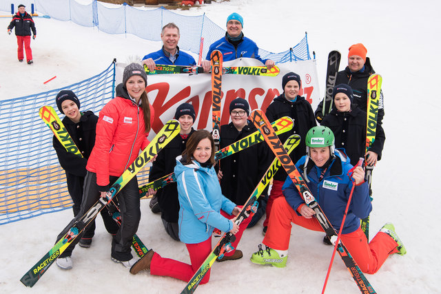 Medienskitag auf dem Sternstein: Im Bild v.l.n.r. Regina Augendopler (Kornspitz), Gerhard Zettler (Sternsteinlifte), Elisabeth Haiböck (Kurverband), Andreas Eckerstorfer (Sternsteinlifte), Ex-Ski-Weltmeister Manfred Pranger und Stefan Bieringer (Völkl) -  | Foto: Laresser