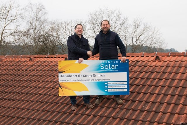 Der Projektleiter Michael Jaindl (links) mit Landwirt Stefan Petutschnig | Foto: Kärnten Solar