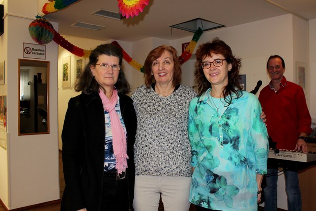 Klubleiterin Gertrude Siebenhandl (Mitte) mit Silvia Maier und Andrea KonecnyN (re.), Klubbetreuerinnen in der Schlagergasse