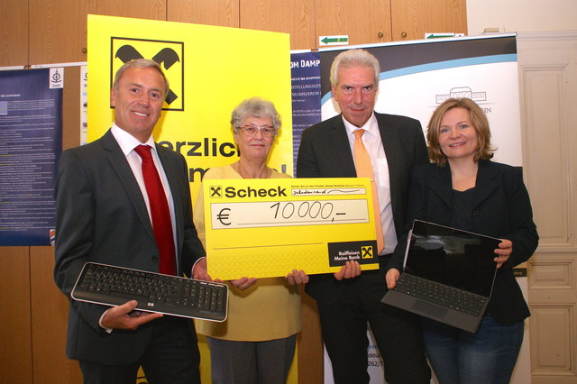 Spendenübergabe im Museum: Helmut Stöckl, Annemarie Cihla-Neurauter, Andreas Korda und Melanie Lopin.