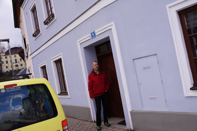 Eine sechsköpfige Familie wohnt im Haus von Herbert Gansch in Kilb: "Die Bevölkerung geht positiv auf sie zu."