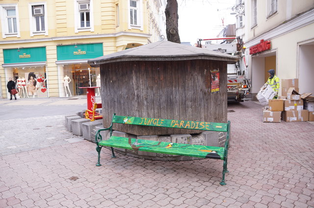 Die spielenden Kinder von Hans Freilinger sind aktuell tatsächlich verhüllt.