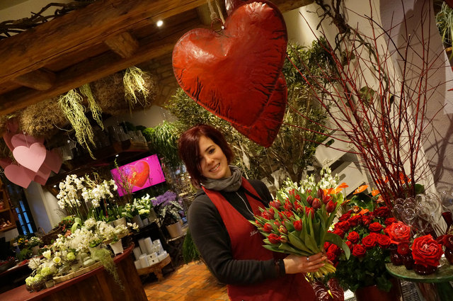Nicht immer sind's rote Rosen: Auch rote Tulpen, oder grüne Rosen liegen im Trend der romantischen Männer.