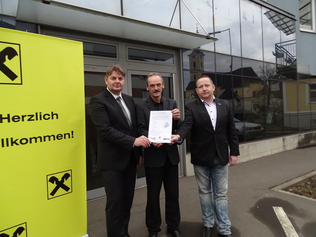 Mit Startplan: Erwin Neuwirth (Raiffeisen), Bgm. Johann Kaufmann und Manfred Walter (Wirtschaftsbund-Obmann).