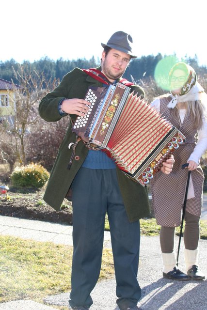 Markus Hennebichler begleitete die Faschingsnarren musikalisch