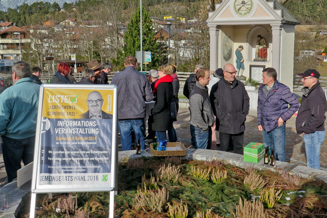 Auch der amtierende Bgm. Siegfried Neurer hörte sich an mit welchem Programm sein möglicher Nachfolger Klaus Loukota in den Wahlkampf geht .....