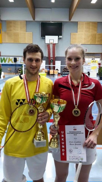 Sonja Langthaler wurdem am Podium der österreichischen Staatsmeisterschaften als Siegerin geehrt.