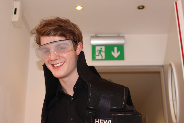 Wird er mit einer Sehbeeinträchtigung den Notausgang noch finden ?