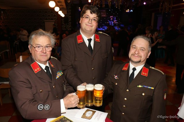 Drei Generationen von Kommandanten Fanz Kettele, Christopher Kerschbaum und Heinz Scheidtenberger, das muss gefeiert werden.