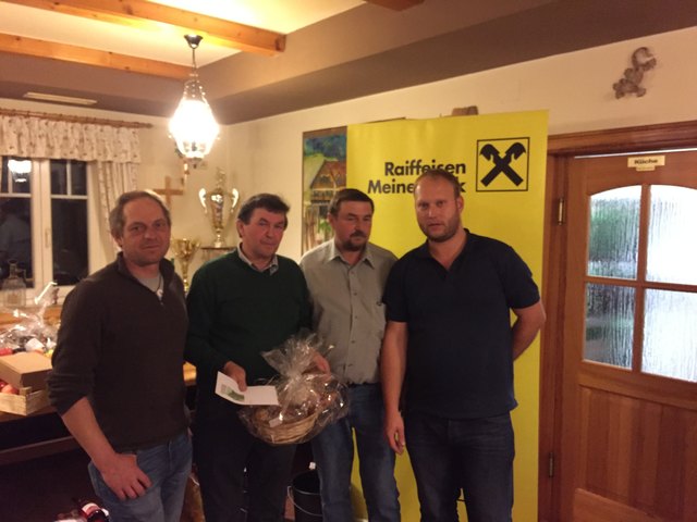Obmann Edwin Altenbacher, Sieger Alois Gollenz, Obmann-Stellvertreter Leopold Reiss und Finanzreferent Manuel Krammer (v.l.).