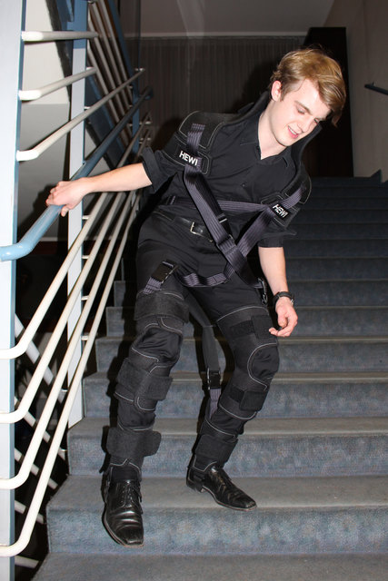 Das Treppensteigen viel ihm sichtbar sehr schwer ...