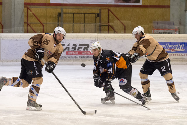 Heiß her ging es am Eis in der Eissportarena Spittal | Foto: Neuwirth