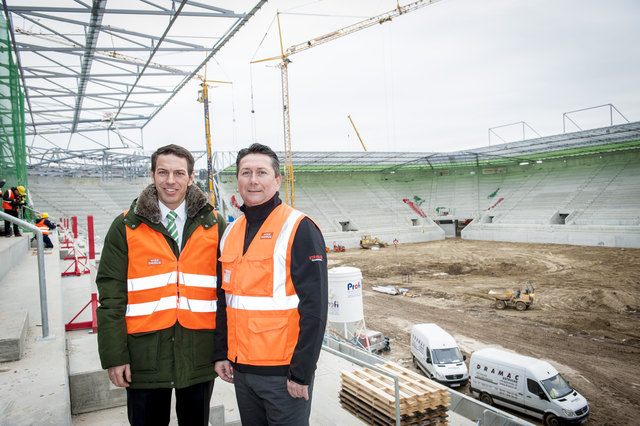 Rapid-Geschäftsführer Christoph Peschek und Projektleiter Harry Gartler sind zufrieden mit dem Baufortschritt. | Foto: Andreas Edler