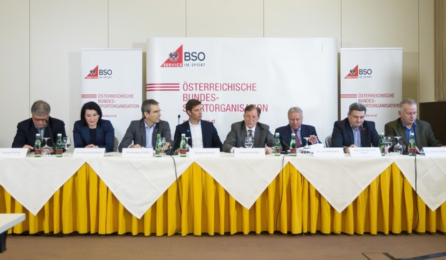 BSO-Vertreter bei der Präsentation der Studie: (v.l.n.r.) Gerald Fuchs, Anna Kleissner, Hartwig Löger, Benjamin Raich, Herbert Kocher, Leo Windtner, Hermann Krist, Robert Zsifkovits | Foto: Martin Steiger