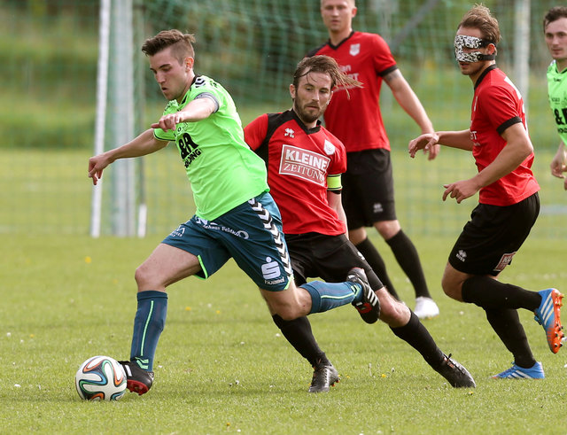Mathias Regal (l.) wird in Zukunft nicht mehr regelmäßig als Kapitän des SV Feldkirchen auflaufen