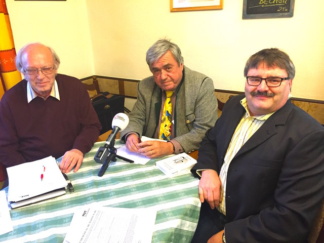 Robert Moser (Bundessprcher der MUT-Bürger, Präsidentschaftskandidat Martin Wabl, Max Mörzinger (Vorstandsmitglied der MUT-Bürger aus Weitra).