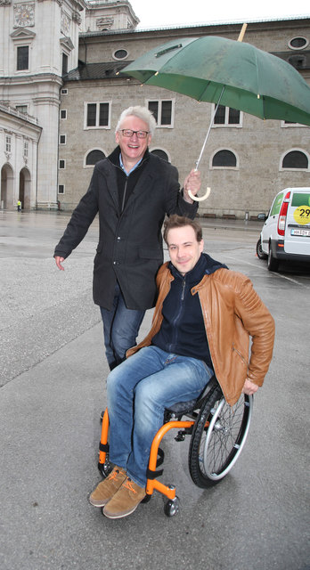 Regisseur Erhard Riedelsberger und Florian Teichtmeister (im Rollstuhl) | Foto: Neumayr