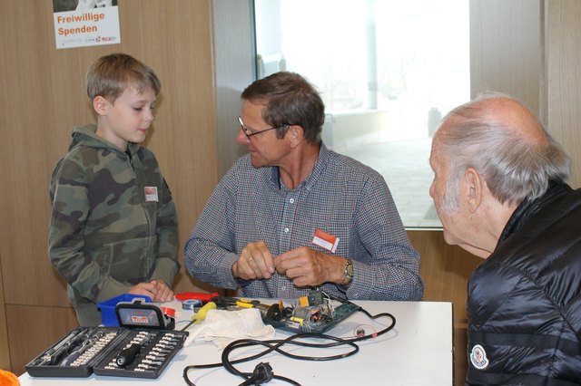 Der soziale und generationenübergreifende Aspekt ist ein ganz wichtiger beim Repair Café. | Foto: Repair Café