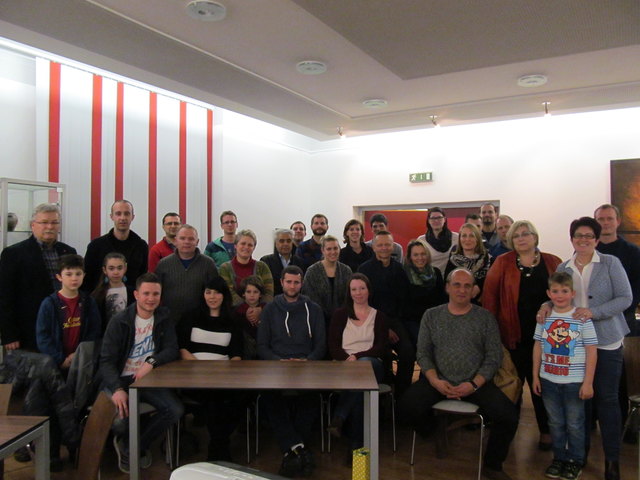 Ortschef Josef Kutrovatz ließ es sich nicht nehmen „seine“ neuen GemeindebürgerInnen persönlich zu begrüßen. | Foto: Gemeinde Sigleß